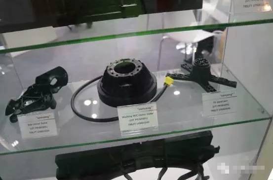 RearviewmirrorhousingandTVbase